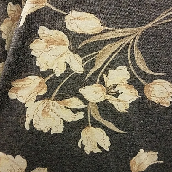 Floral open shoulder top - Picture 3 of 3